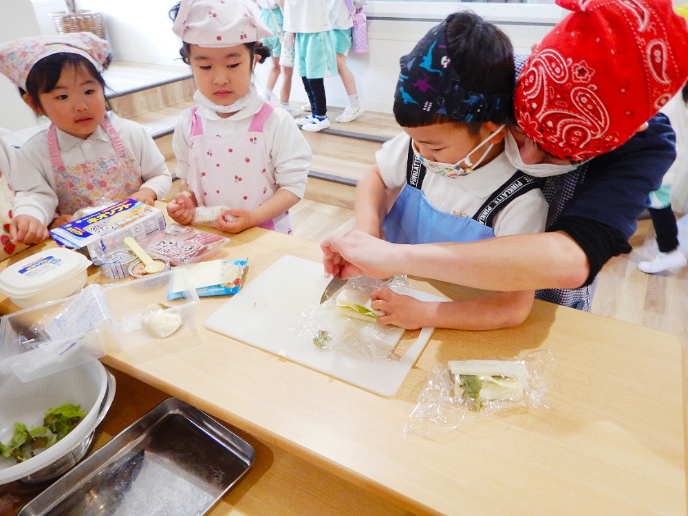 お菓子作りの様子