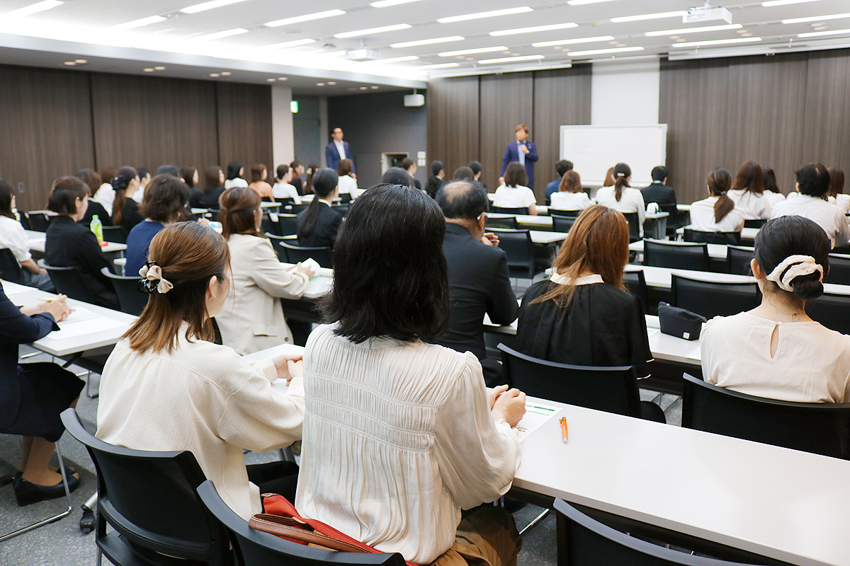 社会福祉法人ウィズ_職員合同研修の様子