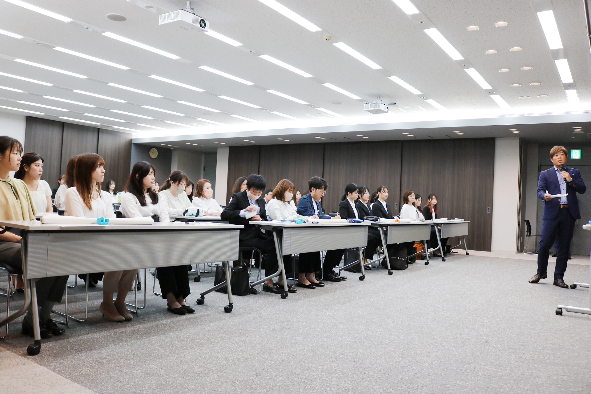 社会福祉法人ウィズ_職員合同研修の様子