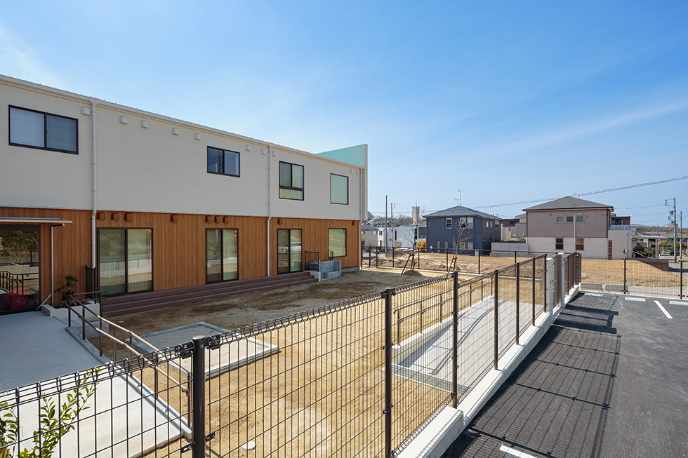 ナーサリースクール長久手_園舎の園庭